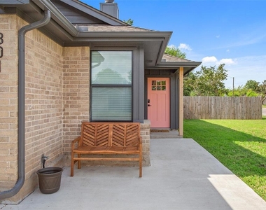 801 Forest Glen Cv - Photo Thumbnail 20