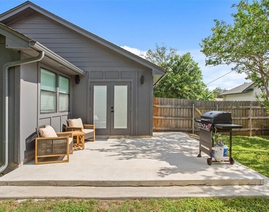 801 Forest Glen Cv - Photo Thumbnail 14