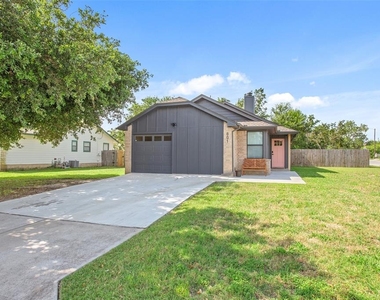 801 Forest Glen Cv - Photo Thumbnail 21