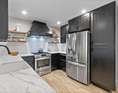801 Forest Glen Cv - Photo Thumbnail 3