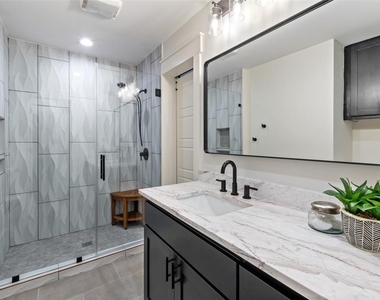 801 Forest Glen Cv - Photo Thumbnail 9