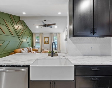 801 Forest Glen Cv - Photo Thumbnail 16