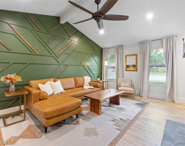 801 Forest Glen Cv - Photo Thumbnail 1