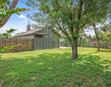 801 Forest Glen Cv - Photo Thumbnail 18