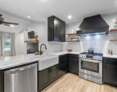 801 Forest Glen Cv - Photo Thumbnail 6
