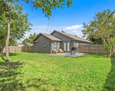 801 Forest Glen Cv - Photo Thumbnail 15