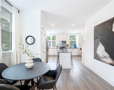 72 Milton Avenue Se - Photo Thumbnail 3