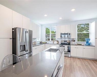 72 Milton Avenue Se - Photo Thumbnail 1