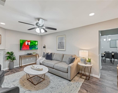 109 Bentley Parkway - Photo Thumbnail 1
