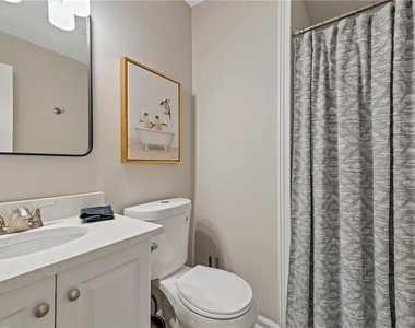 109 Bentley Parkway - Photo Thumbnail 10
