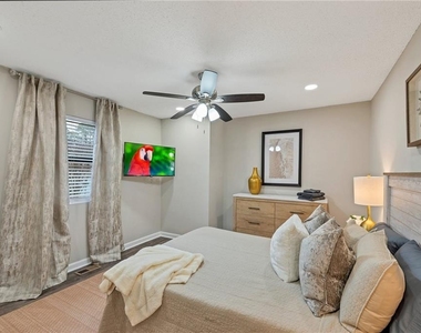 109 Bentley Parkway - Photo Thumbnail 11