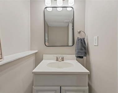 109 Bentley Parkway - Photo Thumbnail 16