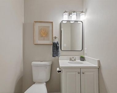 109 Bentley Parkway - Photo Thumbnail 5