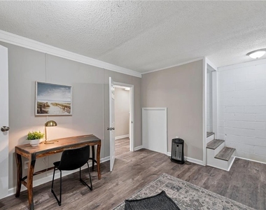 109 Bentley Parkway - Photo Thumbnail 15