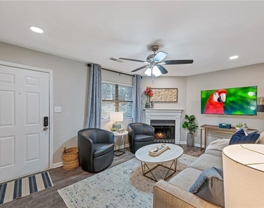 109 Bentley Parkway - Photo Thumbnail 2