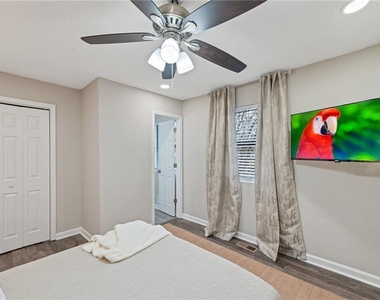 109 Bentley Parkway - Photo Thumbnail 13