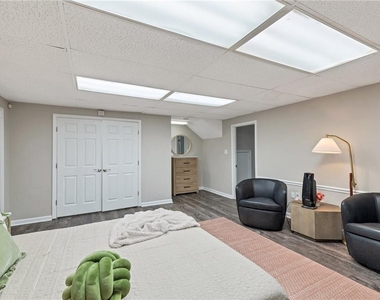 109 Bentley Parkway - Photo Thumbnail 18
