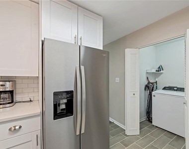 109 Bentley Parkway - Photo Thumbnail 4