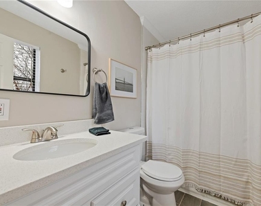 109 Bentley Parkway - Photo Thumbnail 14