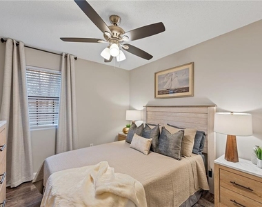 109 Bentley Parkway - Photo Thumbnail 8