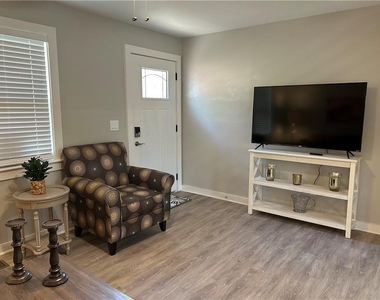 131 Fox Place - Photo Thumbnail 3