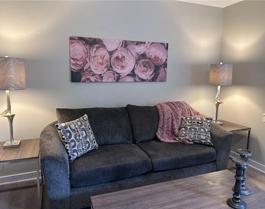 131 Fox Place - Photo Thumbnail 2
