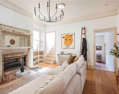 155 Savannah Street Se - Photo Thumbnail 8