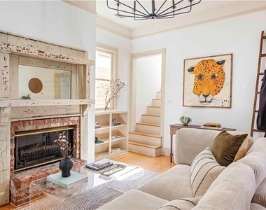 155 Savannah Street Se - Photo Thumbnail 1
