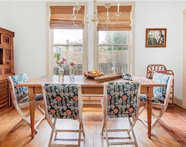 155 Savannah Street Se - Photo Thumbnail 3