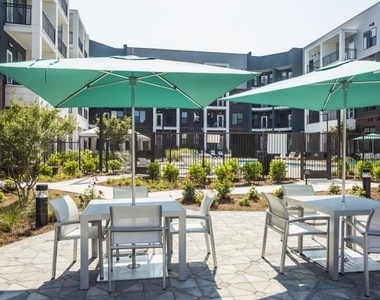 900 Joseph E. Lowery Boulevard Nw - Photo Thumbnail 8