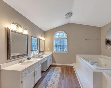 56 Brentwood Drive - Photo Thumbnail 14