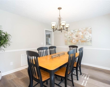 302 Independence Way - Photo Thumbnail 18