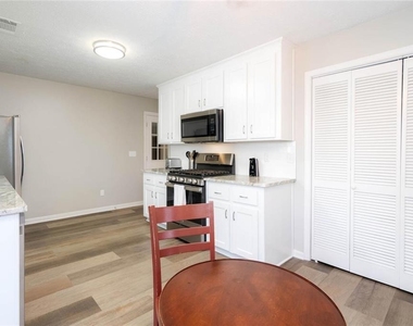 302 Independence Way - Photo Thumbnail 25
