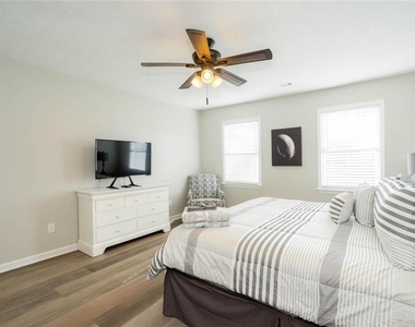 302 Independence Way - Photo Thumbnail 33