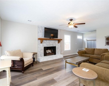 302 Independence Way - Photo Thumbnail 11