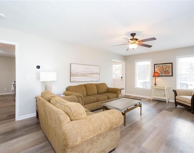 302 Independence Way - Photo Thumbnail 14