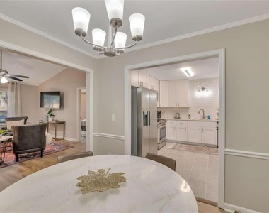 165 Bentley Parkway - Photo Thumbnail 9