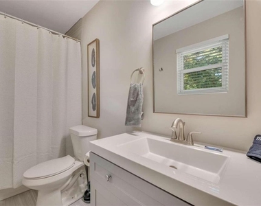 165 Bentley Parkway - Photo Thumbnail 8