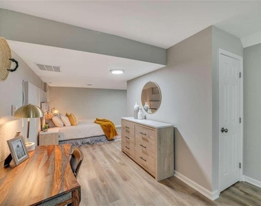 165 Bentley Parkway - Photo Thumbnail 22