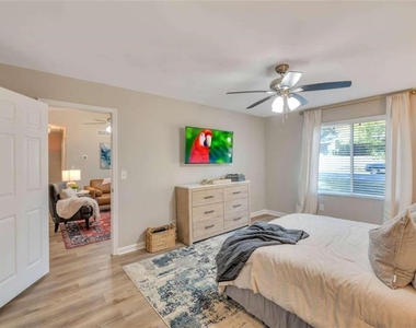 165 Bentley Parkway - Photo Thumbnail 5
