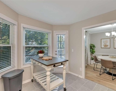 165 Bentley Parkway - Photo Thumbnail 13