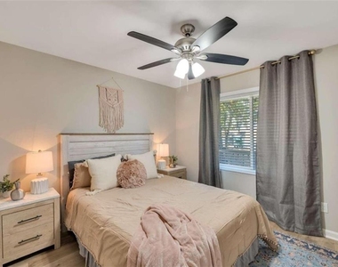 165 Bentley Parkway - Photo Thumbnail 14