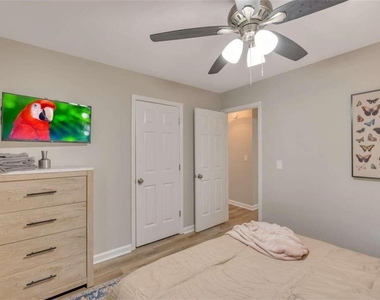 165 Bentley Parkway - Photo Thumbnail 15