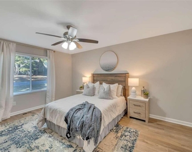 165 Bentley Parkway - Photo Thumbnail 4