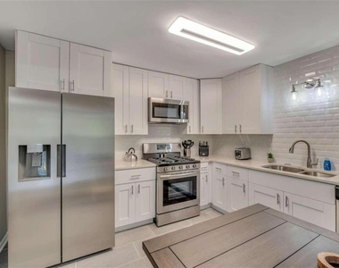 165 Bentley Parkway - Photo Thumbnail 11