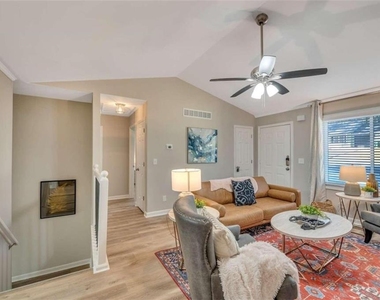 165 Bentley Parkway - Photo Thumbnail 2