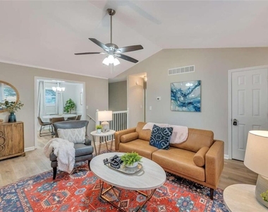 165 Bentley Parkway - Photo Thumbnail 3