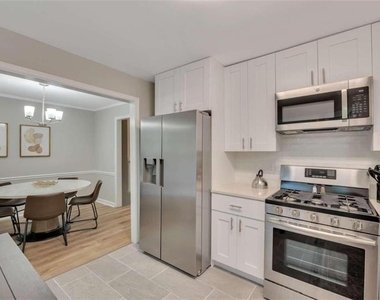 165 Bentley Parkway - Photo Thumbnail 12