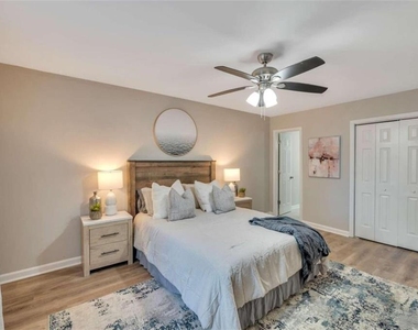 165 Bentley Parkway - Photo Thumbnail 6