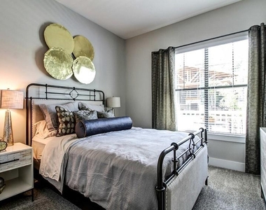 1824 Defoor Avenue Nw - Photo Thumbnail 4